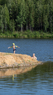 Купание в озере