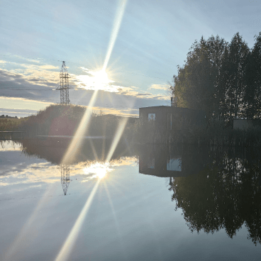 Дома на границе воды и неба